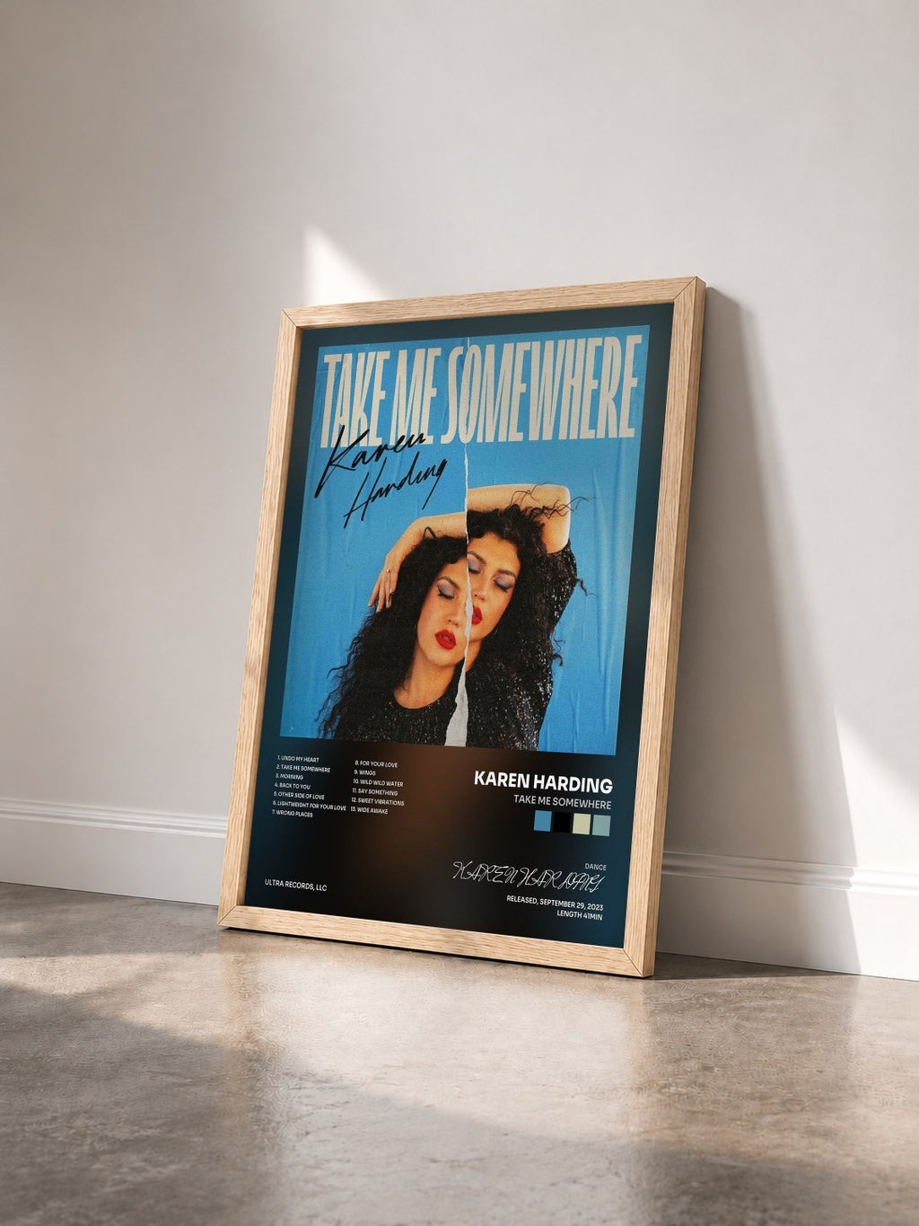 #bois Tableau de l'album Take Me Somewhere de KAREN HARDING vu de trois quarts, cadre en bois brut