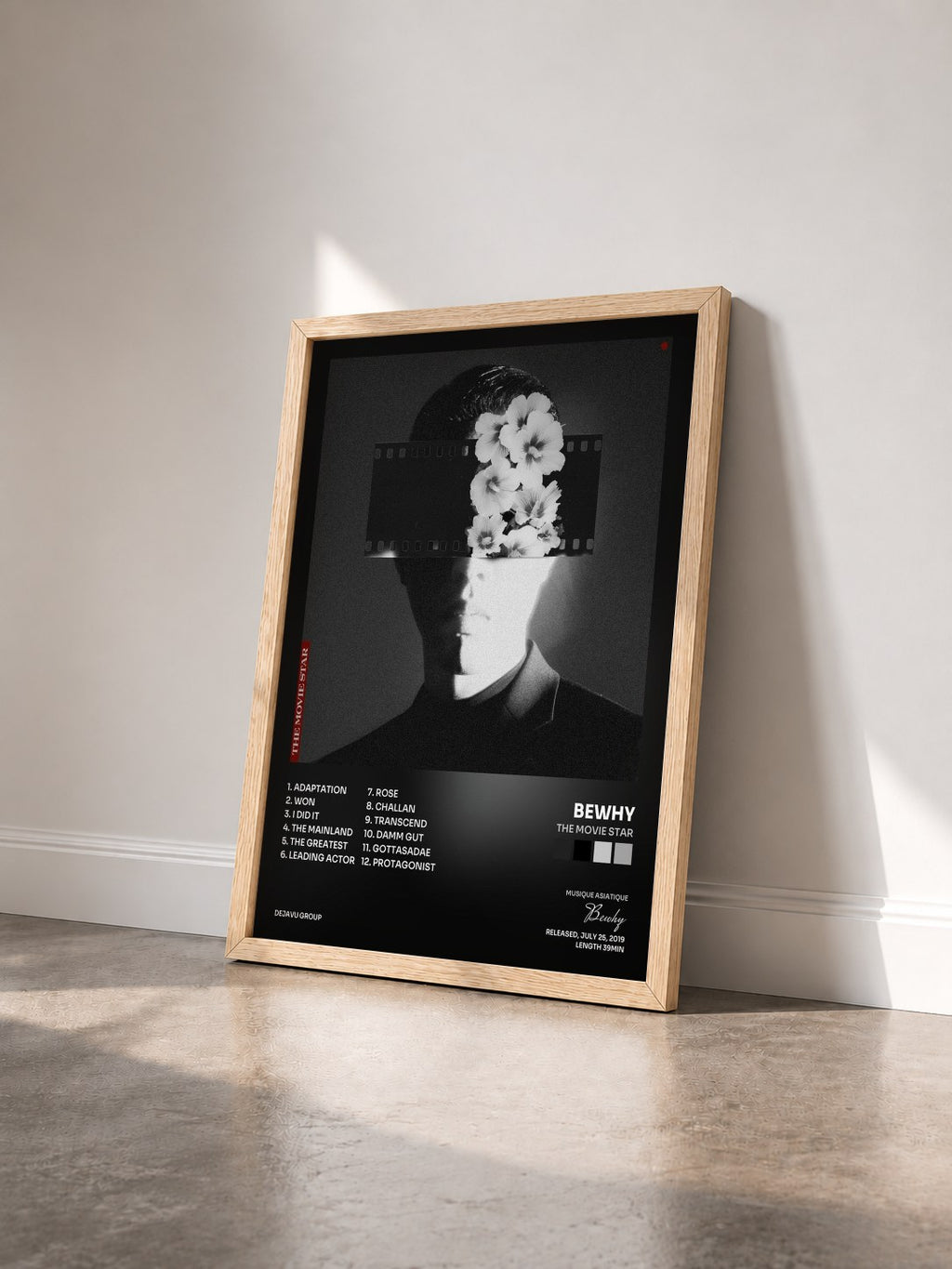 #bois Tableau de l'album The Movie Star de Bewhy vu de trois quarts, cadre en bois brut