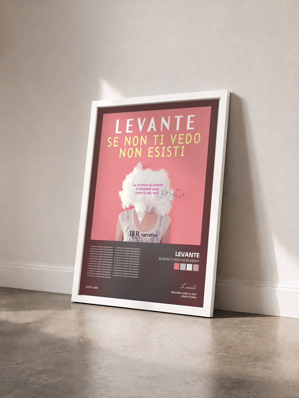 #blanc Tableau de l'album Se non ti vedo non esisti de Levante vu de trois quarts, cadre blanc