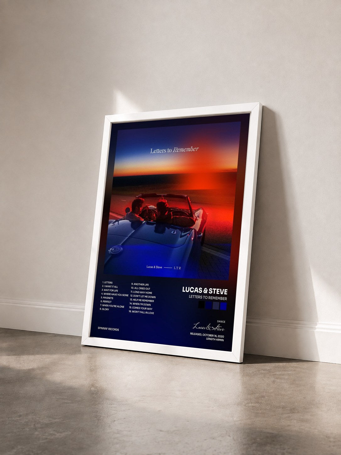 #blanc Tableau de l'album Letters To Remember de Lucas & Steve vu de trois quarts, cadre blanc