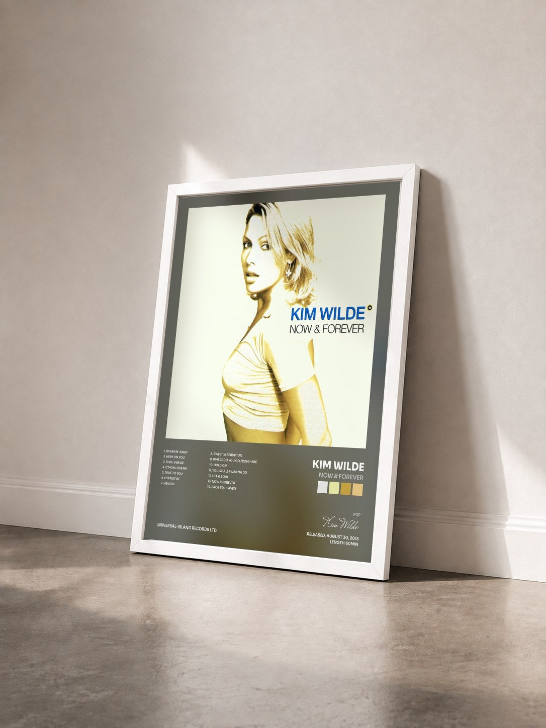 #blanc Tableau de l'album Now & Forever de Kim Wilde vu de trois quarts, cadre blanc