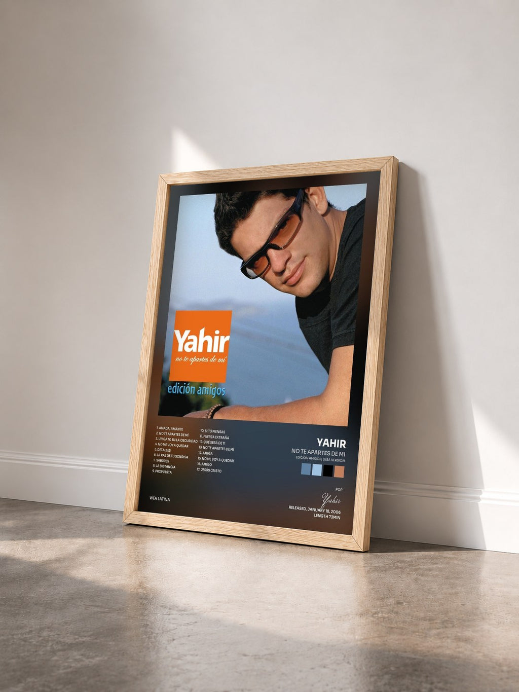 #bois Tableau de l'album No te apartes de mi (Edicion Amigos) (USA Version) de Yahir vu de trois quarts, cadre en bois brut