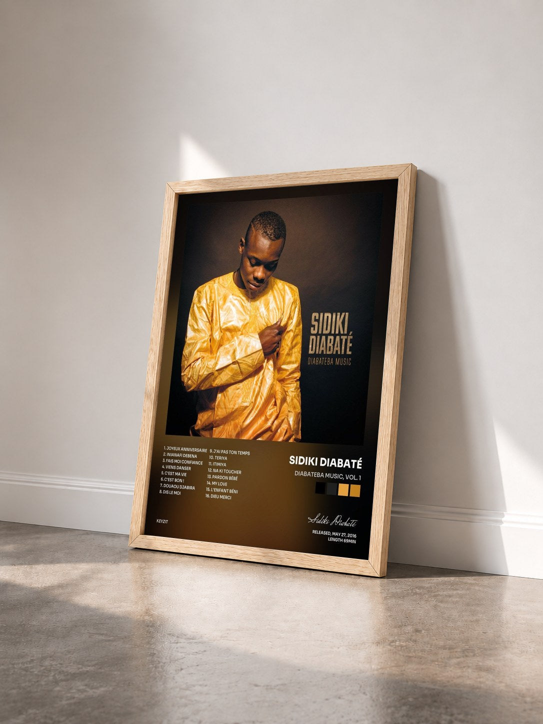 #bois Tableau de l'album Diabateba Music, Vol. 1 de Sidiki Diabaté vu de trois quarts, cadre en bois brut