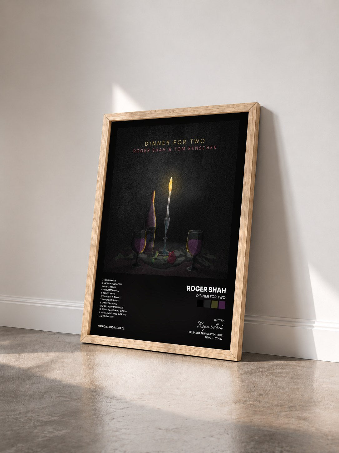 #bois Tableau de l'album Dinner for Two de Roger Shah vu de trois quarts, cadre en bois brut