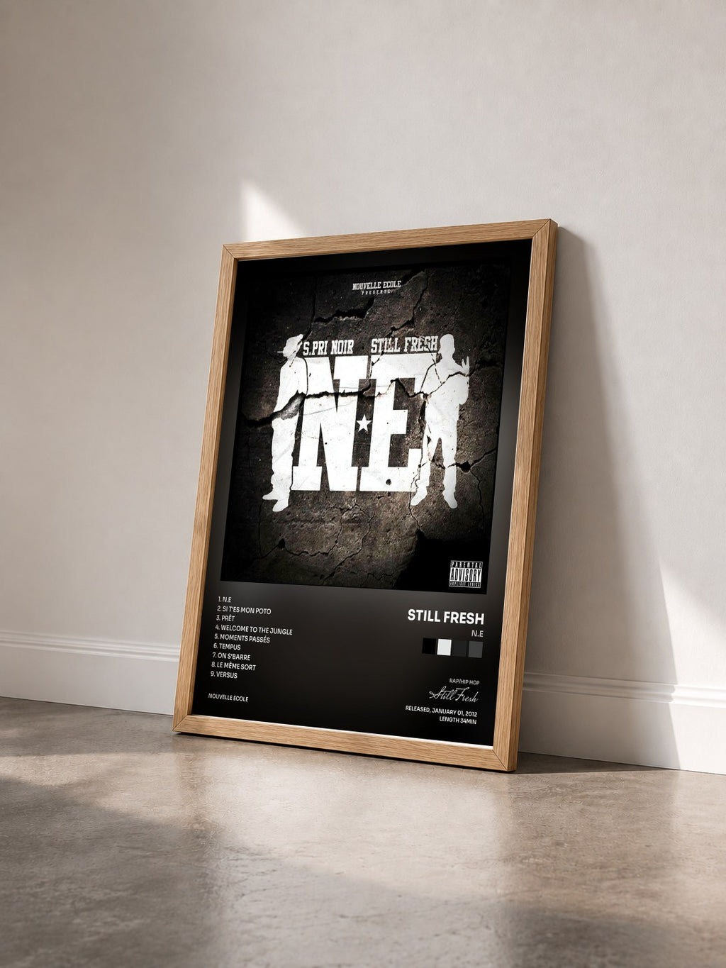 #bois Tableau de l'album N.E de Still Fresh vu de trois quarts, cadre en bois brut