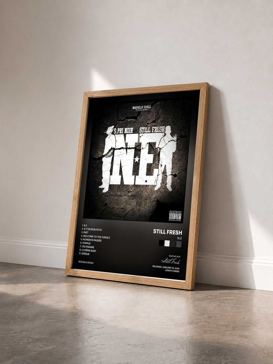 #bois Tableau de l'album N.E de Still Fresh vu de trois quarts, cadre en bois brut