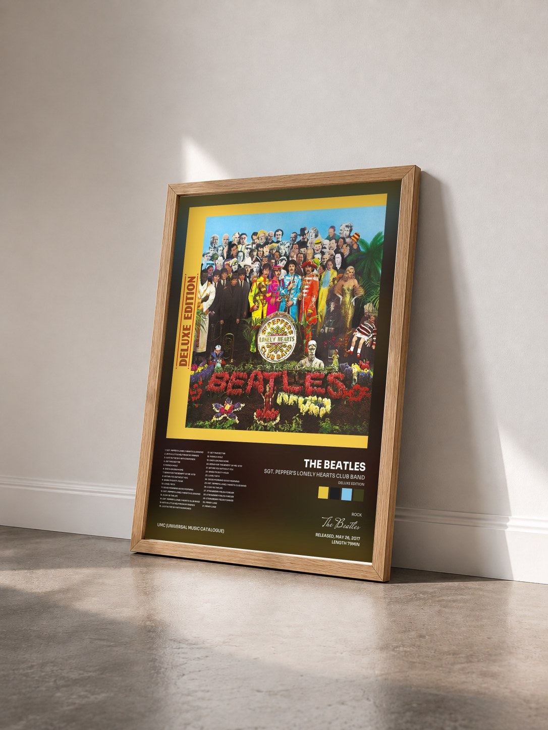 #bois Tableau de l'album Sgt. Pepper's Lonely Hearts Club Band (Deluxe Edition) de The Beatles vu de trois quarts, cadre en bois brut