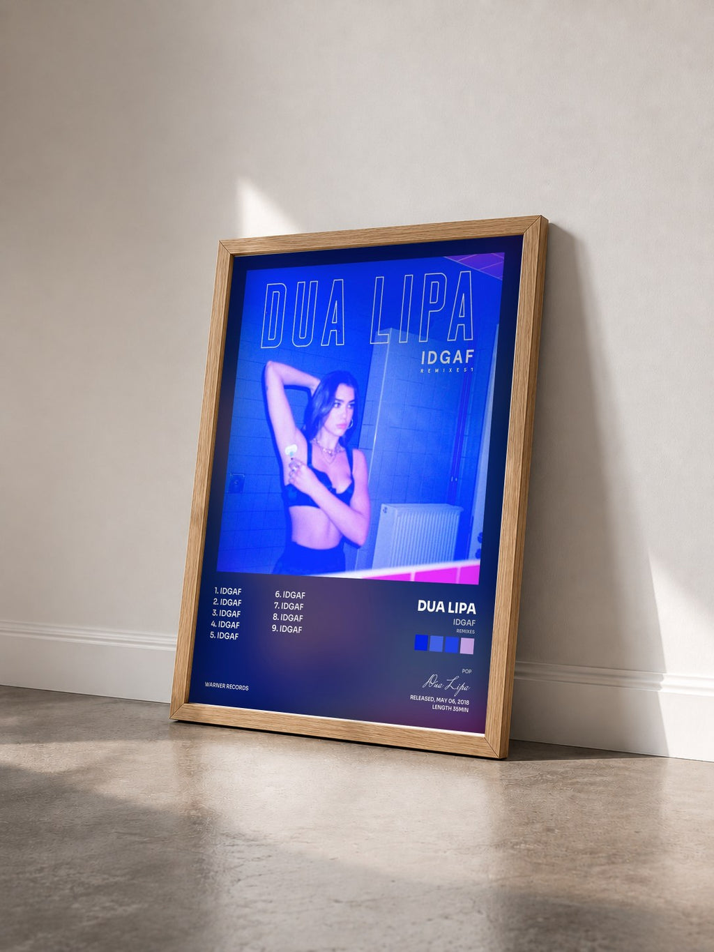 #bois Tableau de l'album IDGAF (Remixes) de Dua Lipa vu de trois quarts, cadre en bois brut