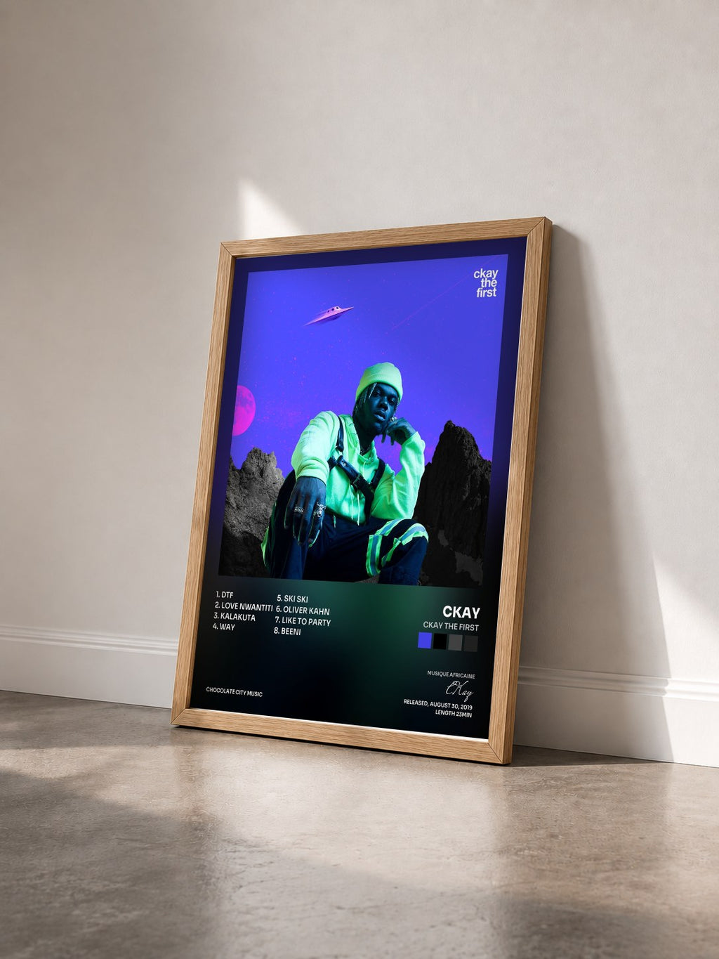 #bois Tableau de l'album CKay The First de CKay vu de trois quarts, cadre en bois brut