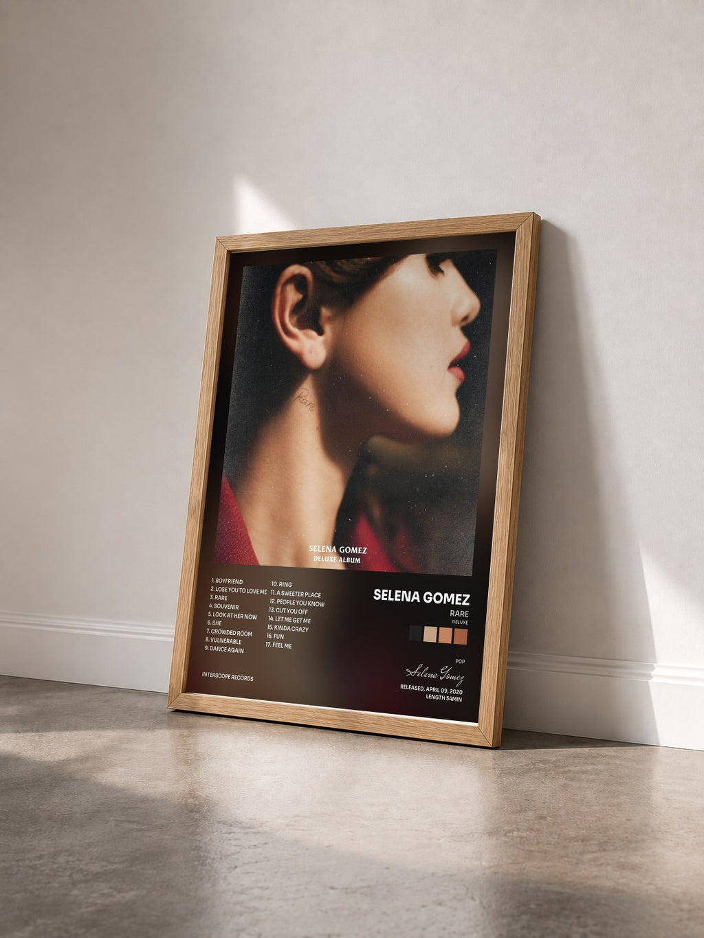 #bois Tableau de l'album Rare (Deluxe) de Selena Gomez vu de trois quarts, cadre en bois brut