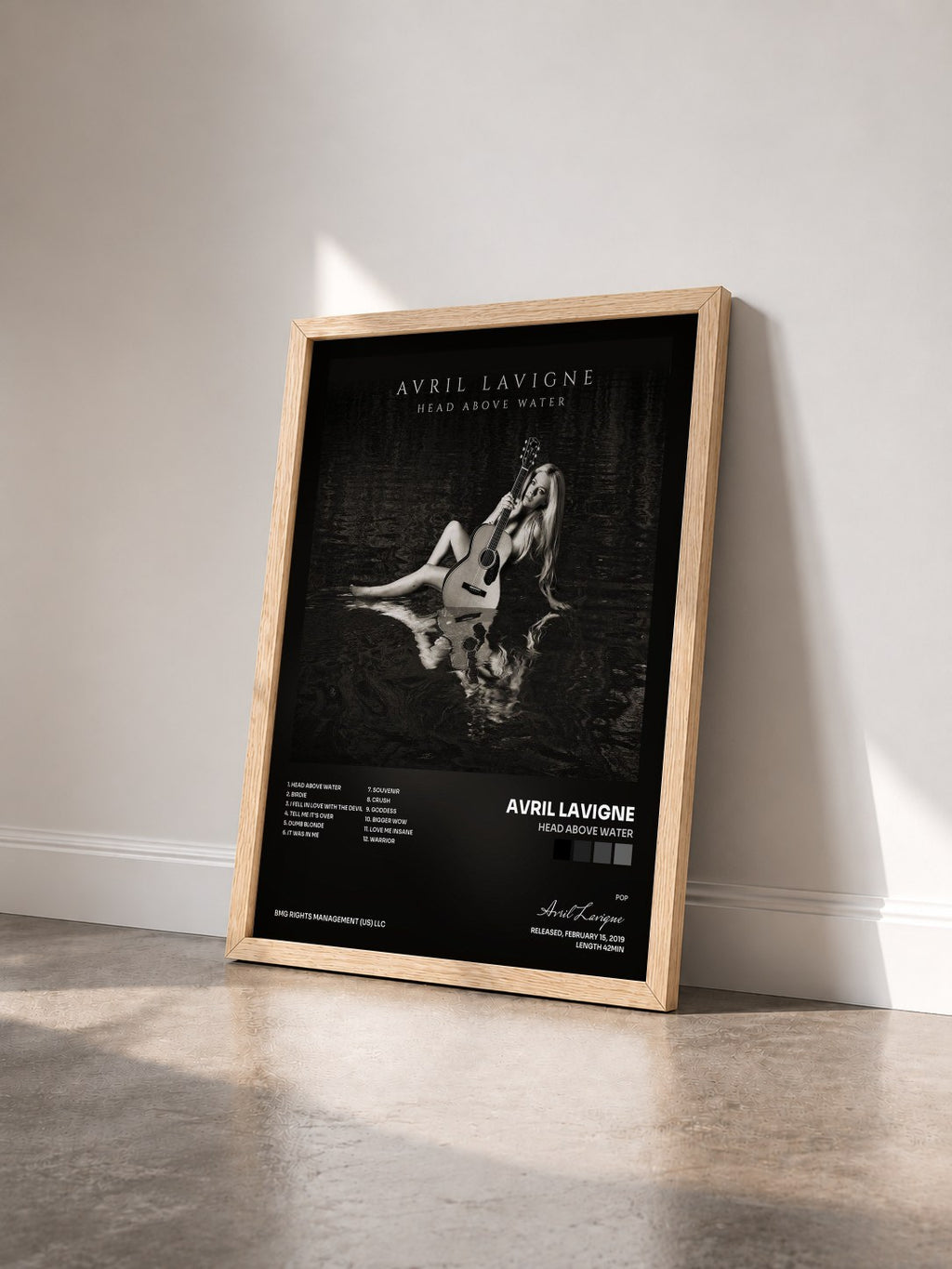 #bois Tableau de l'album Head Above Water de Avril Lavigne vu de trois quarts, cadre en bois brut