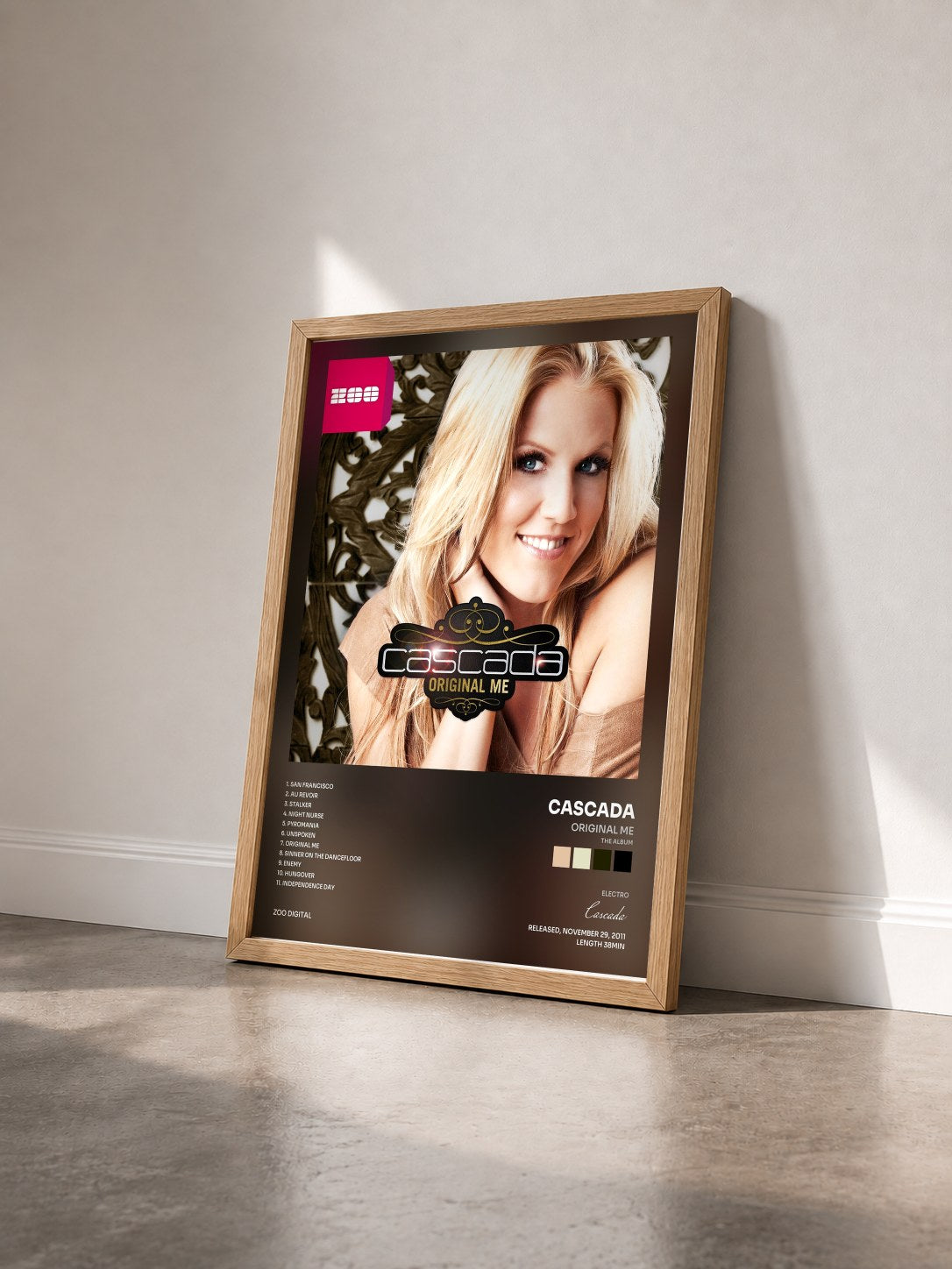 #bois Tableau de l'album Original Me (The Album) de Cascada vu de trois quarts, cadre en bois brut