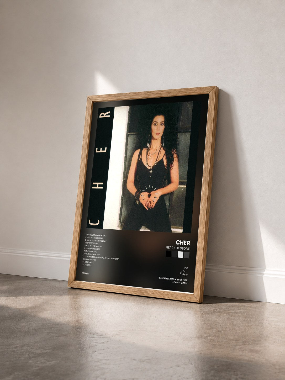 #bois Tableau de l'album Heart Of Stone de Cher vu de trois quarts, cadre en bois brut