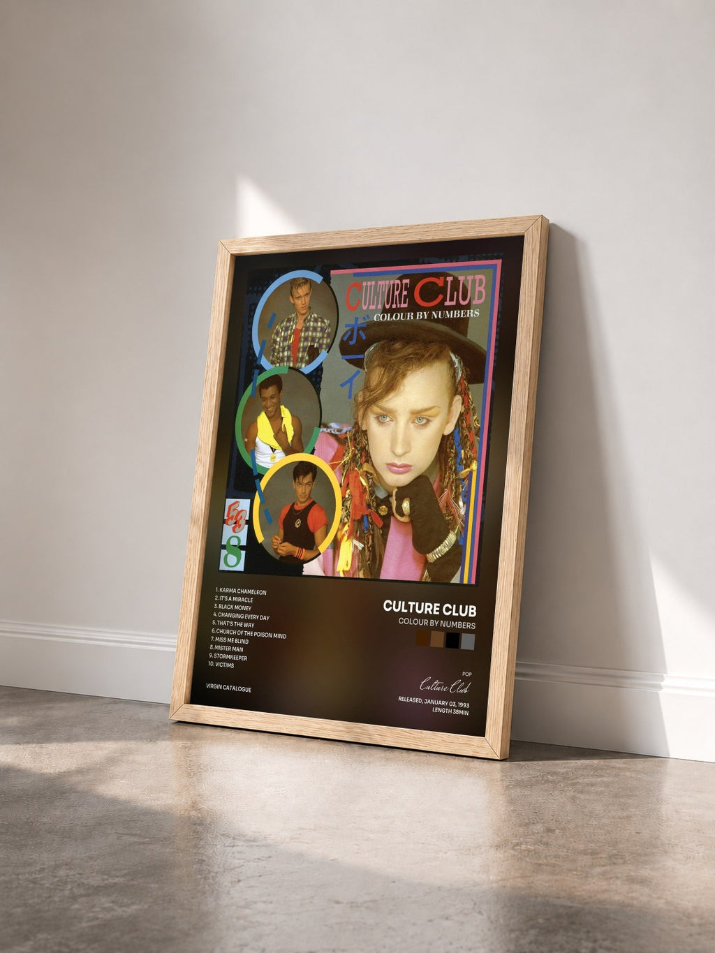 #bois Tableau de l'album Colour By Numbers de Culture Club vu de trois quarts, cadre en bois brut