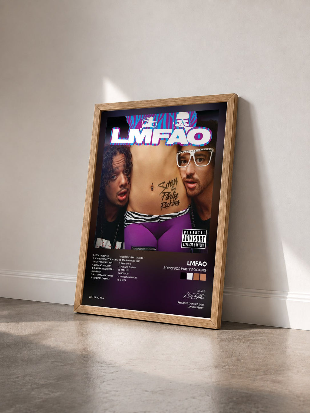 #bois Tableau de l'album Sorry For Party Rocking de LMFAO vu de trois quarts, cadre en bois brut