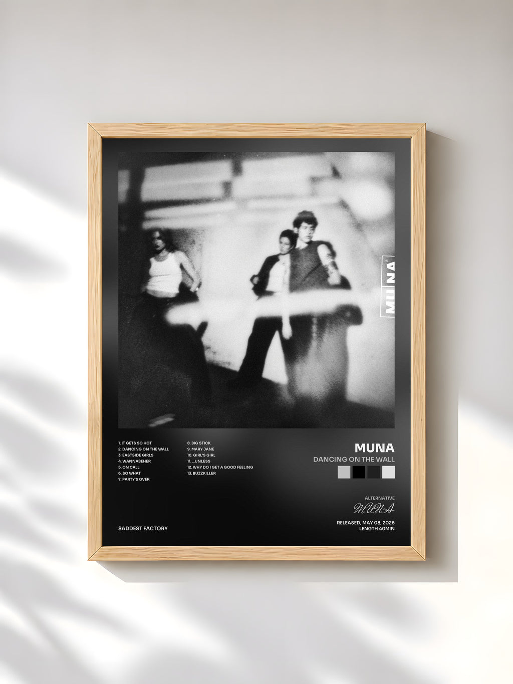 #bois Tableau de l'album Dancing On The Wall de MUNA, cadre en bois brut, imprimé et encadré en France