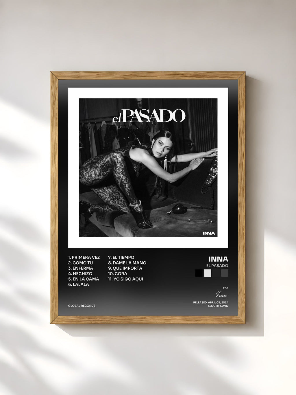 #bois Tableau de l'album El Pasado de Inna, cadre en bois brut, imprimé et encadré en France
