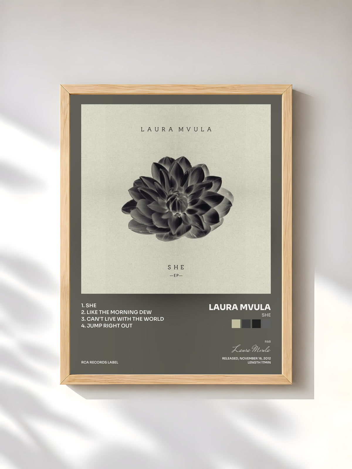 #bois Tableau de l'album She de Laura Mvula, cadre en bois brut, imprimé et encadré en France