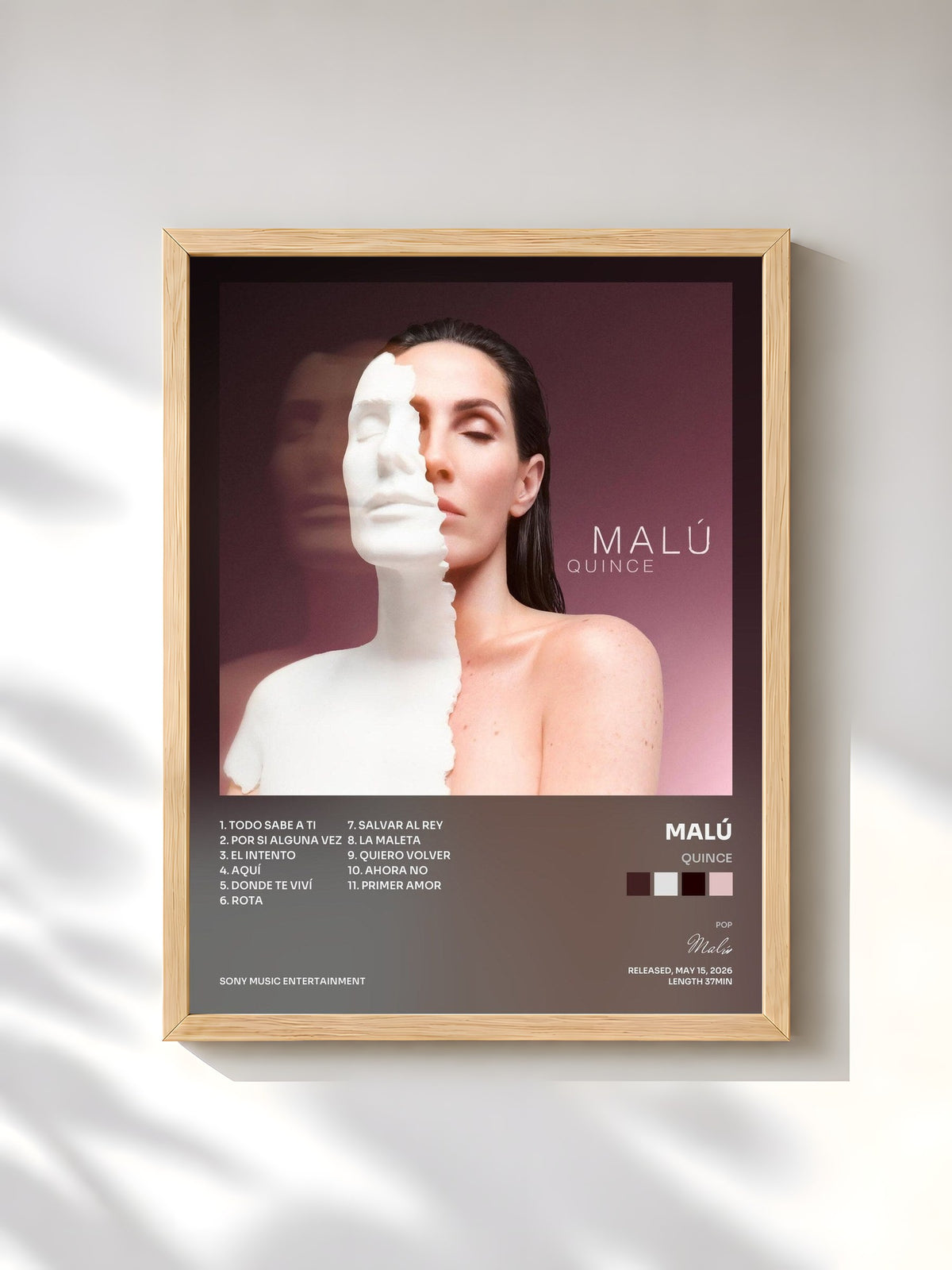 #bois Tableau de l'album QUINCE de Malú, cadre en bois brut, imprimé et encadré en France