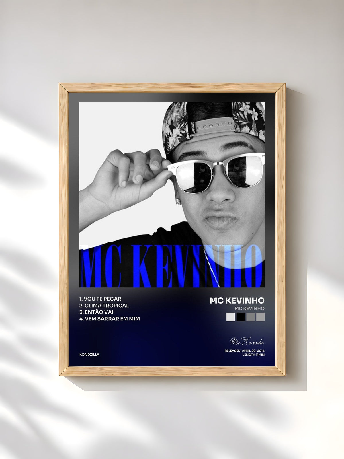 #bois Tableau de l'album Mc Kevinho de Mc Kevinho, cadre en bois brut, imprimé et encadré en France
