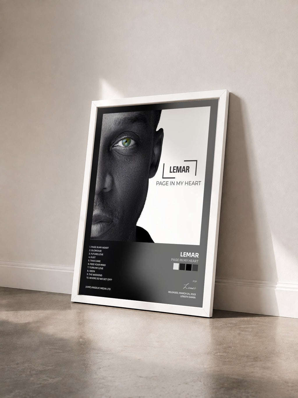 #blanc Tableau de l'album Page In My Heart de Lemar vu de trois quarts, cadre blanc