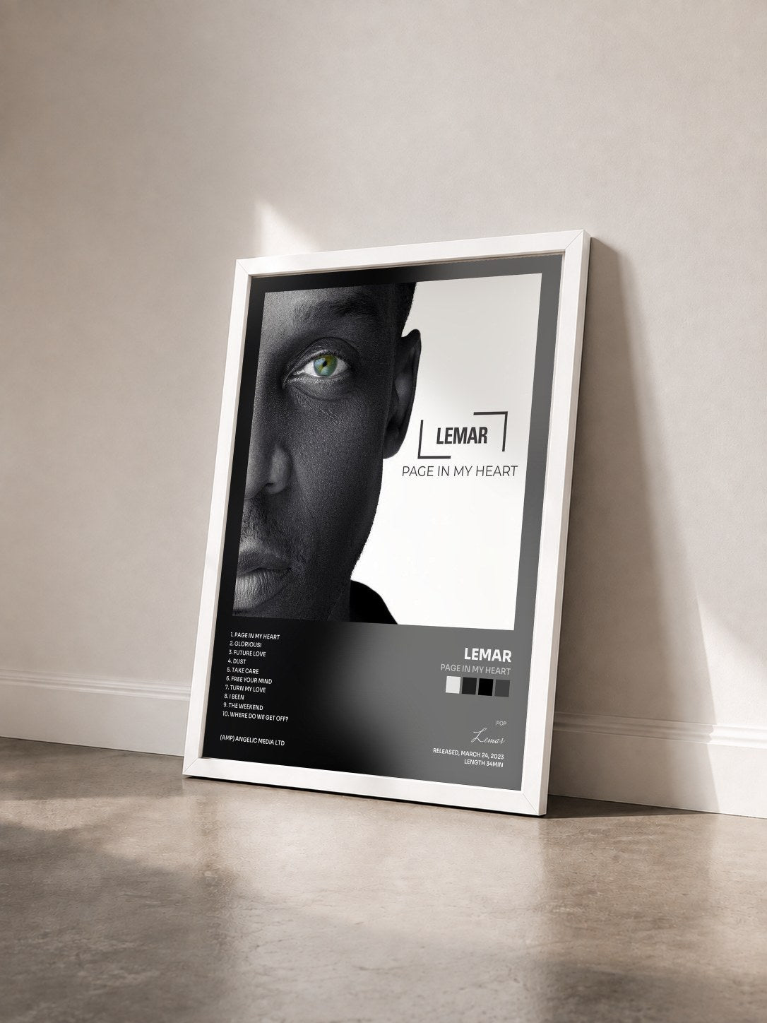 #blanc Tableau de l'album Page In My Heart de Lemar vu de trois quarts, cadre blanc