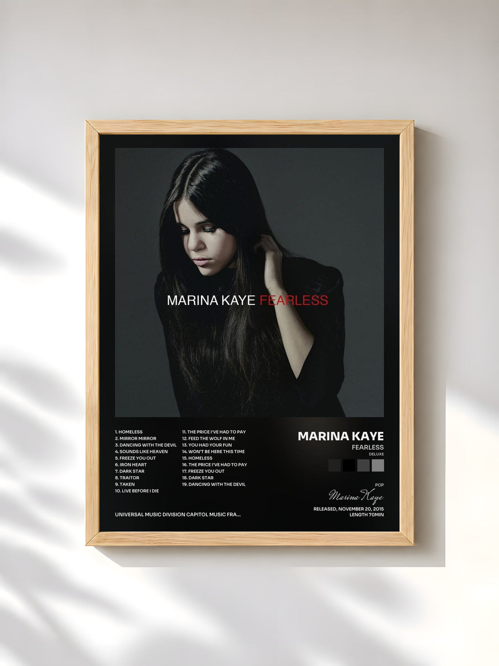 #bois Tableau de l'album Fearless (Deluxe) de Marina Kaye, cadre en bois brut, imprimé et encadré en France