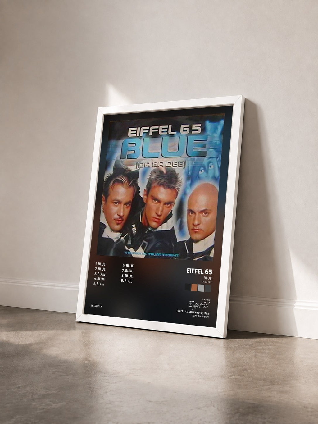 #blanc Tableau de l'album Blue (Da Ba Dee) de Eiffel 65 vu de trois quarts, cadre blanc