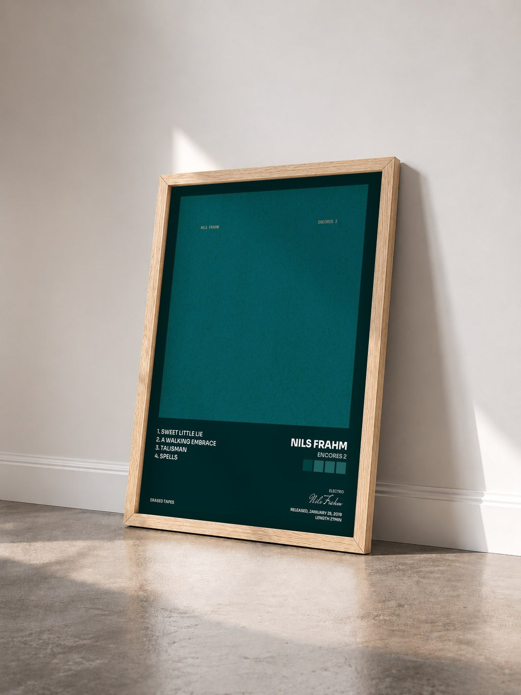 #bois Tableau de l'album Encores 2 de Nils Frahm vu de trois quarts, cadre en bois brut