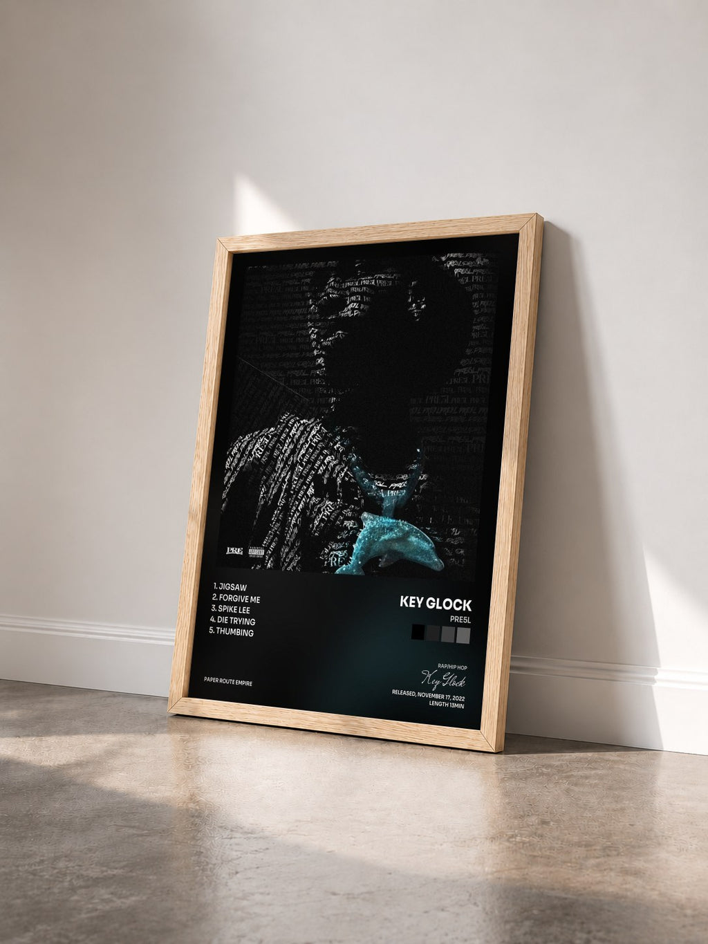 #bois Tableau de l'album PRE5L de Key Glock vu de trois quarts, cadre en bois brut