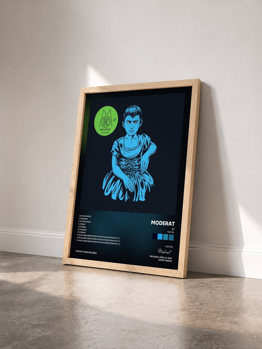 #bois Tableau de l'album III (Remixes) de Moderat vu de trois quarts, cadre en bois brut