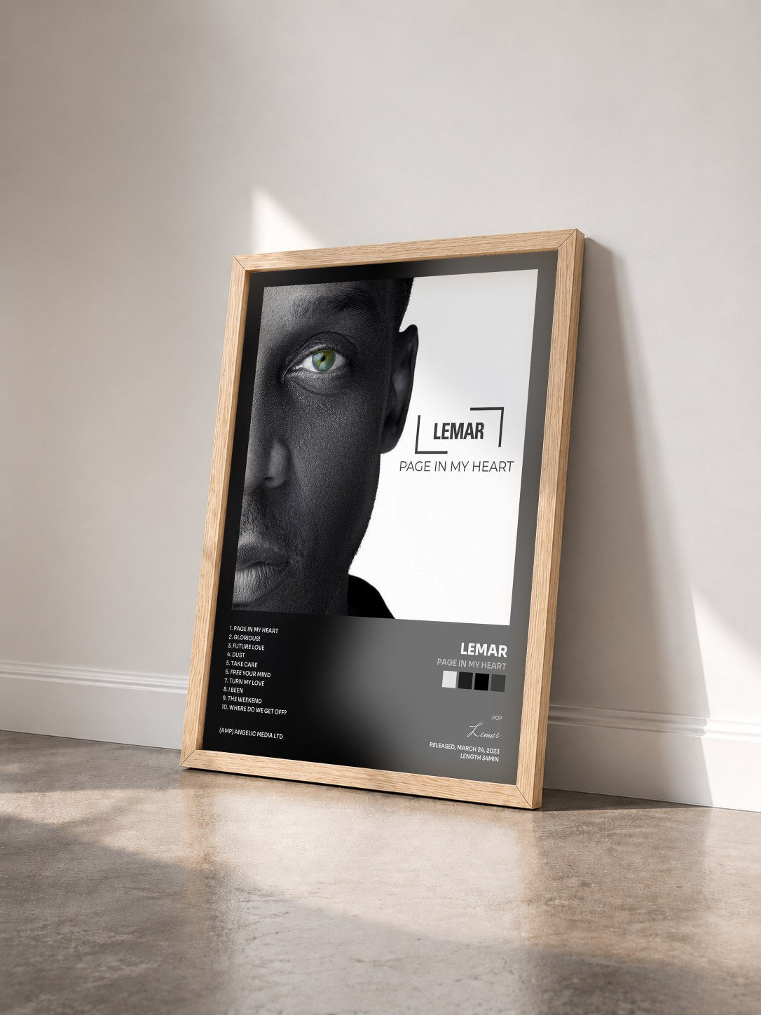 #bois Tableau de l'album Page In My Heart de Lemar vu de trois quarts, cadre en bois brut