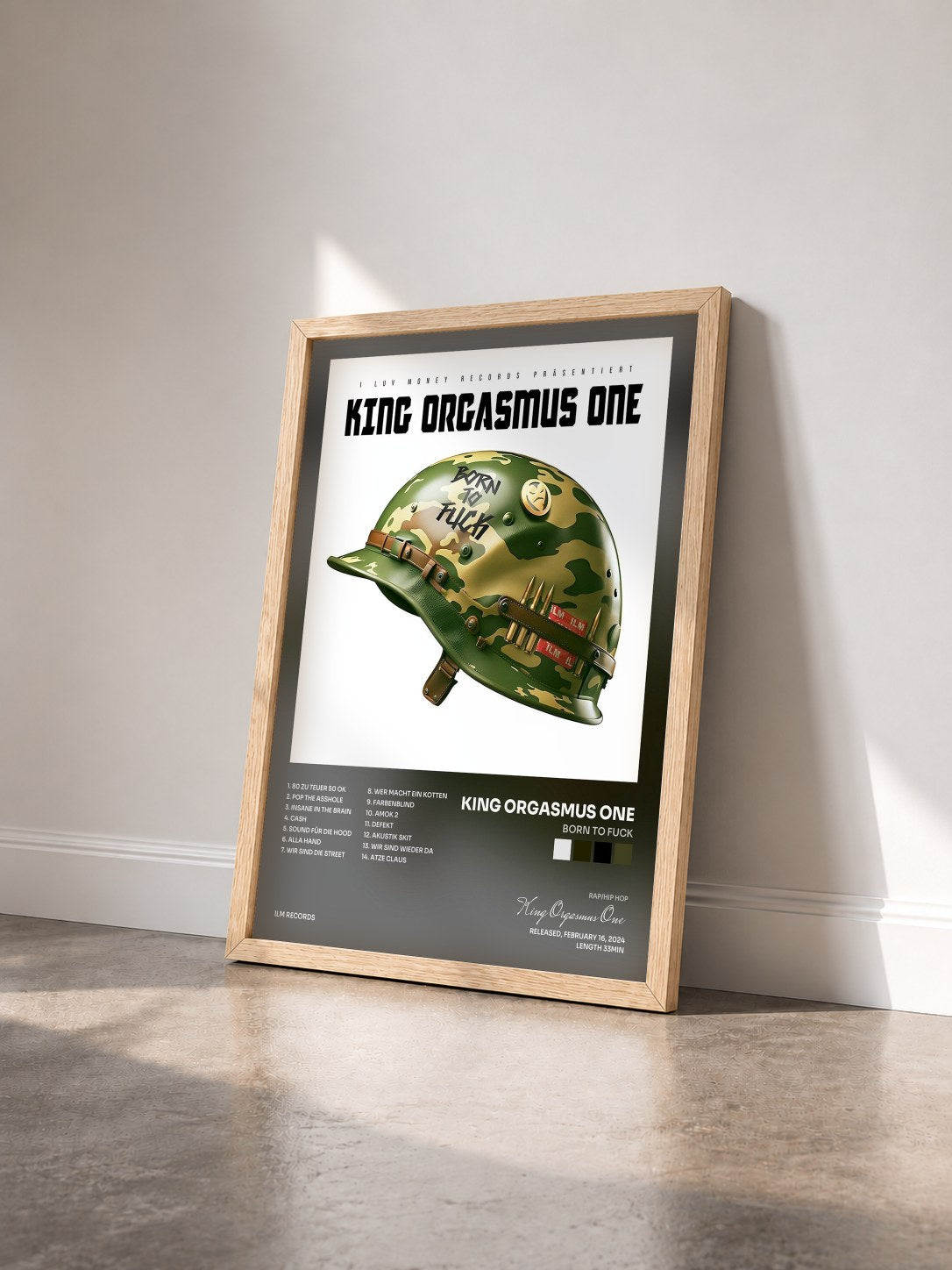#bois Tableau de l'album Born to Fuck de King Orgasmus One vu de trois quarts, cadre en bois brut