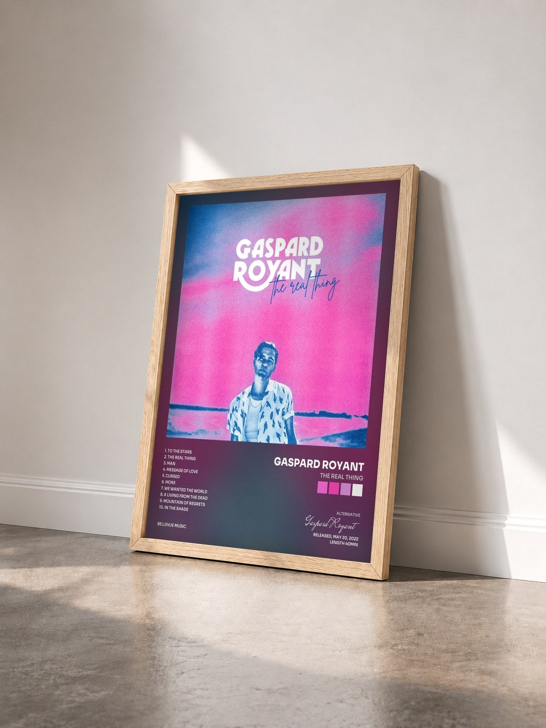 #bois Tableau de l'album The Real Thing de Gaspard Royant vu de trois quarts, cadre en bois brut