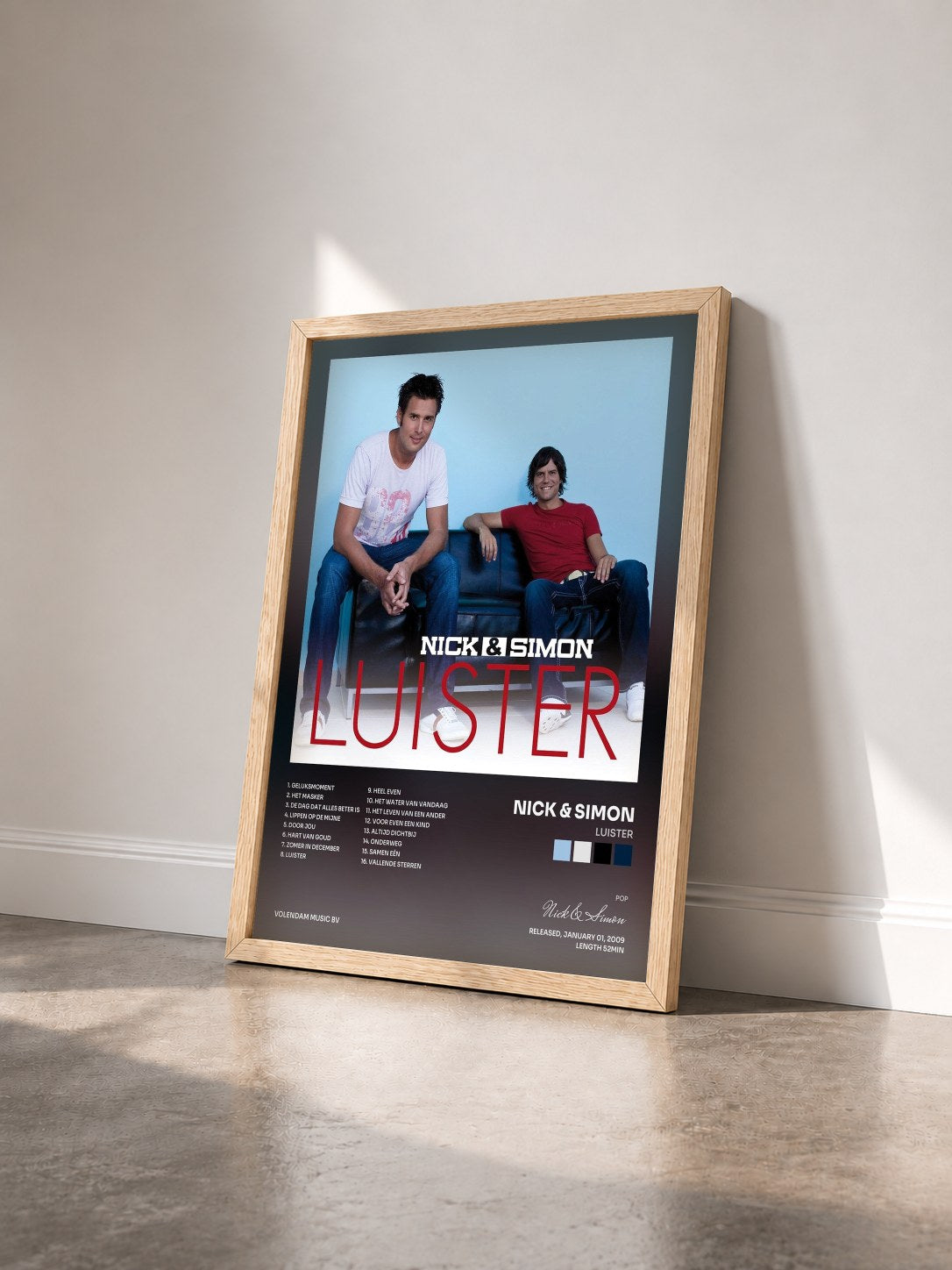 #bois Tableau de l'album Luister de Nick & Simon vu de trois quarts, cadre en bois brut