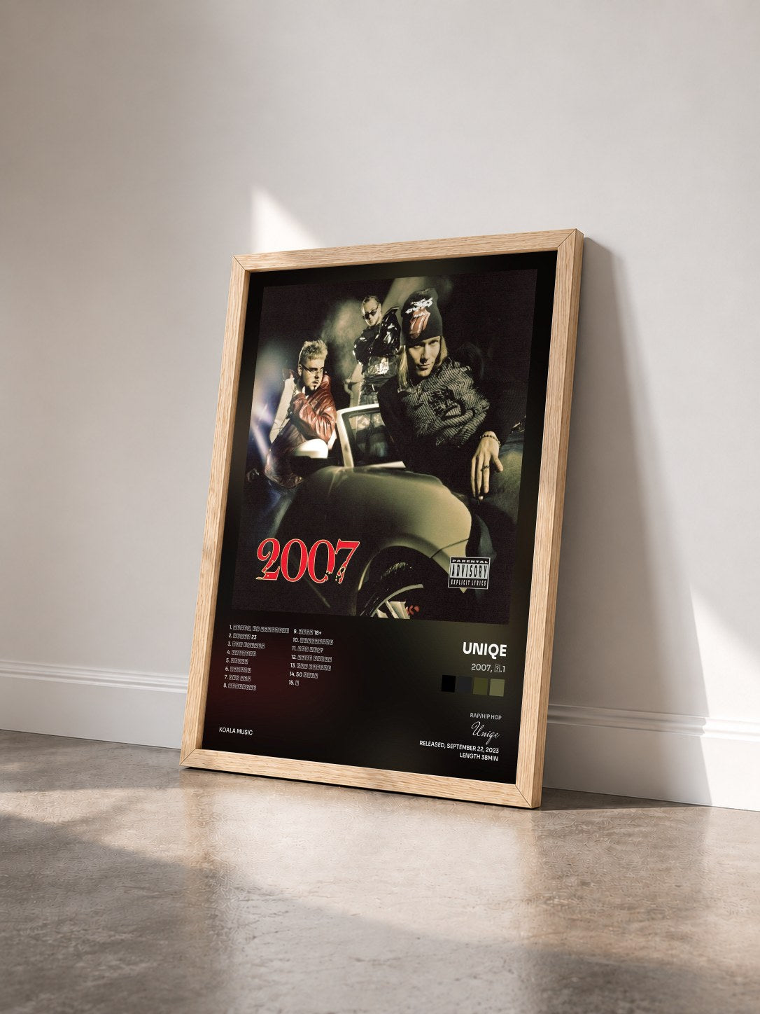 #bois Tableau de l'album 2007, Ч.1 de Uniqe vu de trois quarts, cadre en bois brut