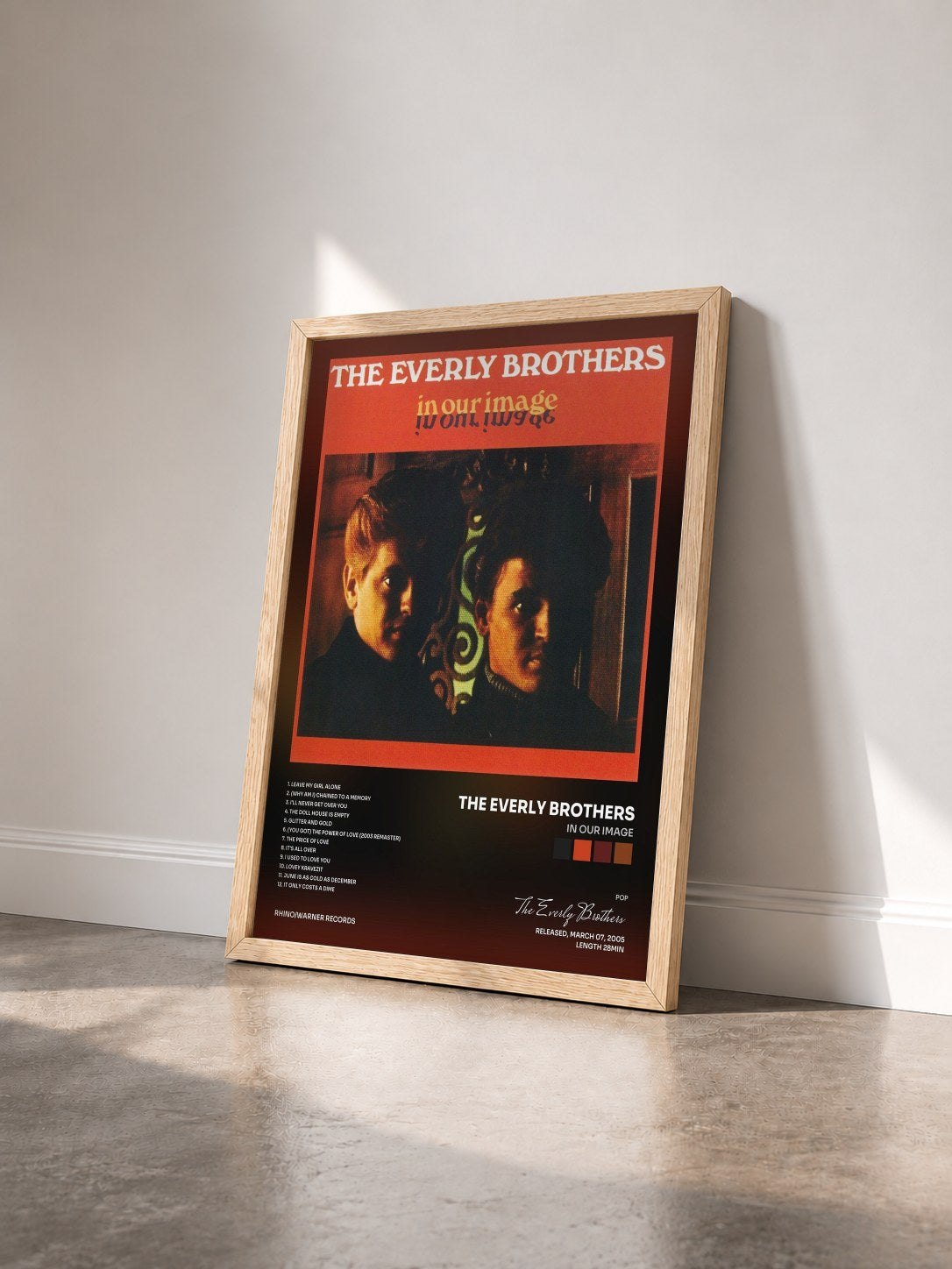 #bois Tableau de l'album In Our Image de The Everly Brothers vu de trois quarts, cadre en bois brut