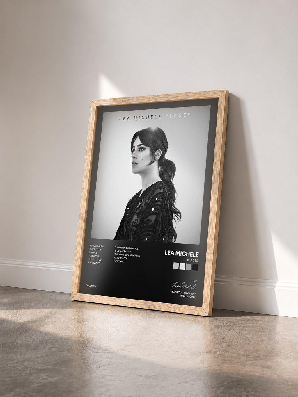 #bois Tableau de l'album Places de Lea Michele vu de trois quarts, cadre en bois brut