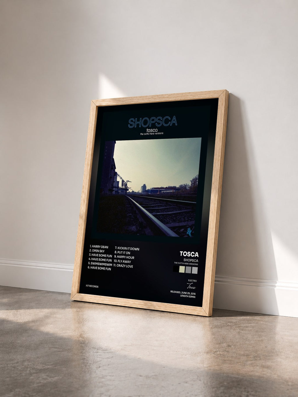 #bois Tableau de l'album Shopsca (The Outta Here Versions) de Tosca vu de trois quarts, cadre en bois brut