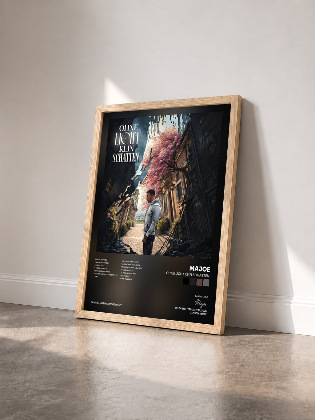 #bois Tableau de l'album OHNE LICHT KEIN SCHATTEN de Majoe vu de trois quarts, cadre en bois brut