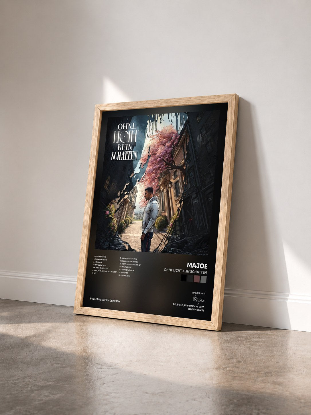 #bois Tableau de l'album OHNE LICHT KEIN SCHATTEN de Majoe vu de trois quarts, cadre en bois brut