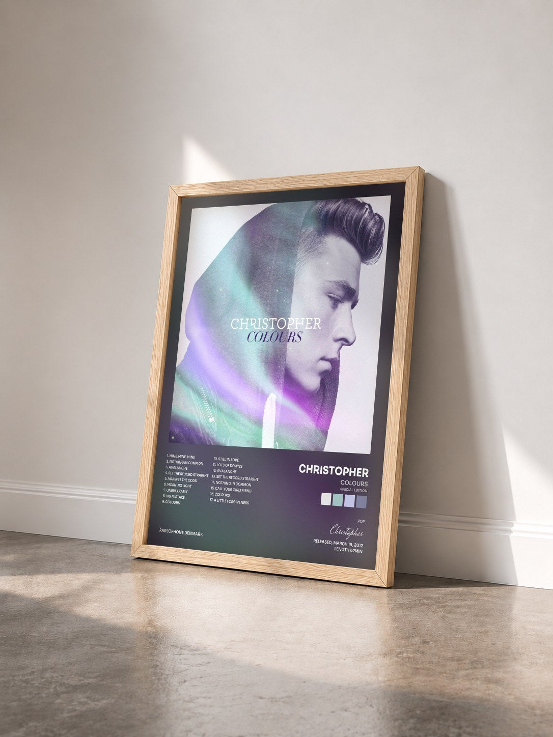 #bois Tableau de l'album Colours (Special Edition) de Christopher vu de trois quarts, cadre en bois brut