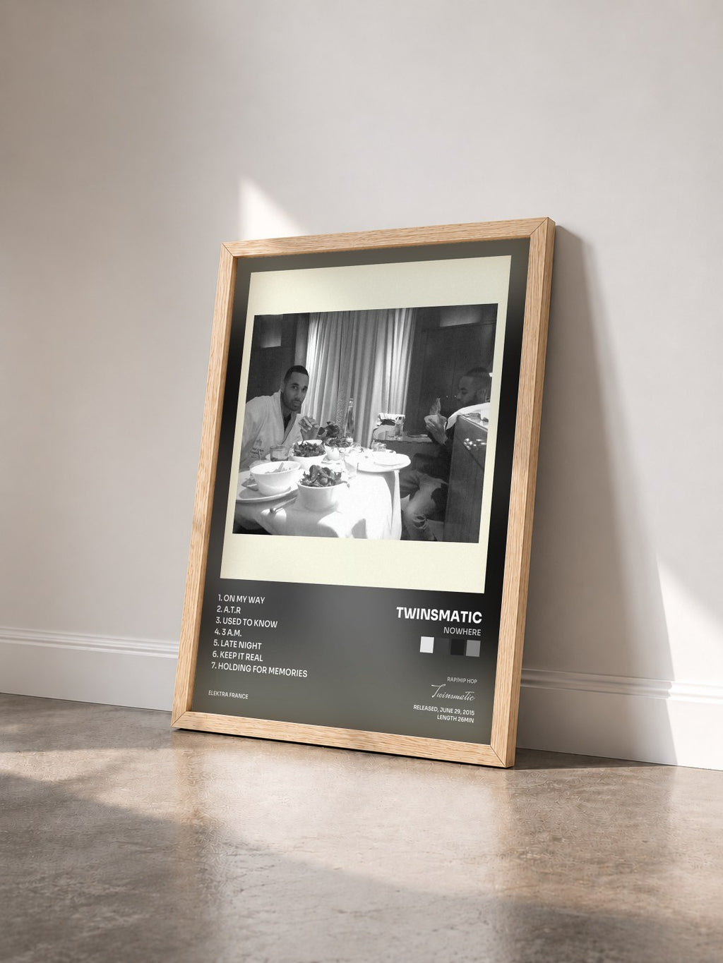 #bois Tableau de l'album Nowhere de Twinsmatic vu de trois quarts, cadre en bois brut