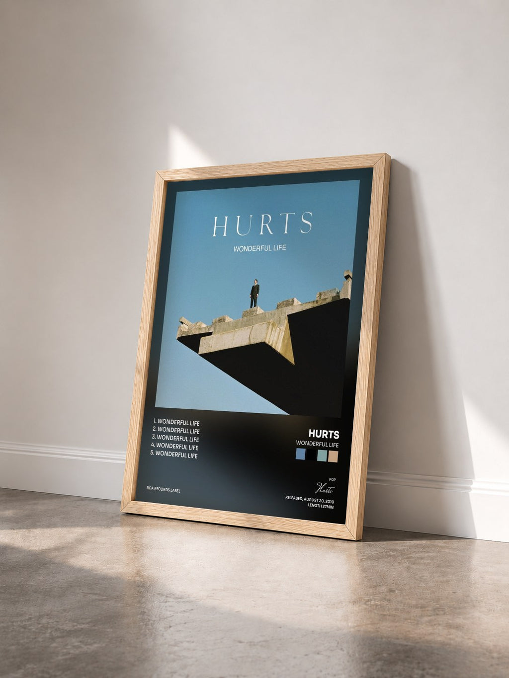 #bois Tableau de l'album Wonderful Life de Hurts vu de trois quarts, cadre en bois brut