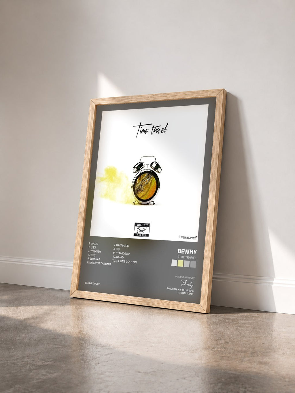 #bois Tableau de l'album Time Travel de Bewhy vu de trois quarts, cadre en bois brut