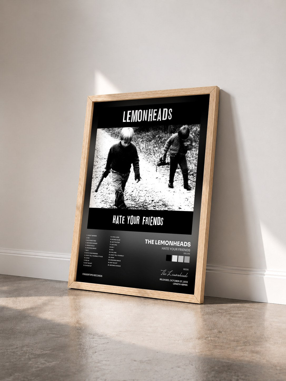 #bois Tableau de l'album Hate Your Friends (Deluxe) de The Lemonheads vu de trois quarts, cadre en bois brut