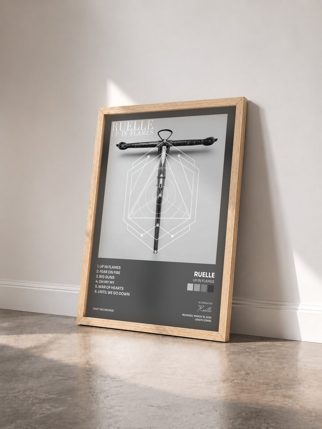 #bois Tableau de l'album Up In Flames de Ruelle vu de trois quarts, cadre en bois brut