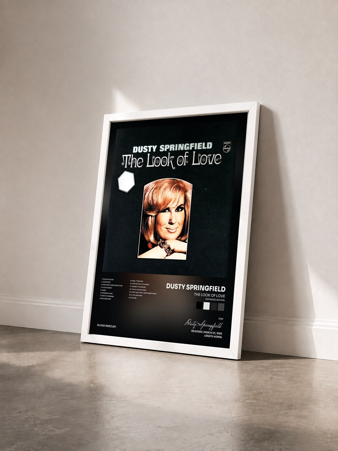 #blanc Tableau de l'album The Look Of Love (Expanded Edition) de Dusty Springfield vu de trois quarts, cadre blanc