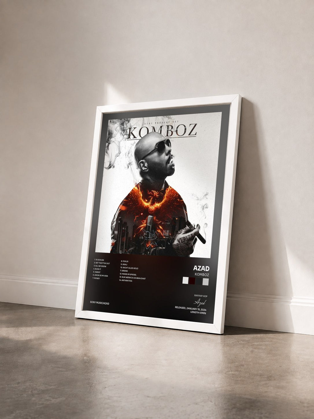 #blanc Tableau de l'album KOMBOZ de Azad vu de trois quarts, cadre blanc
