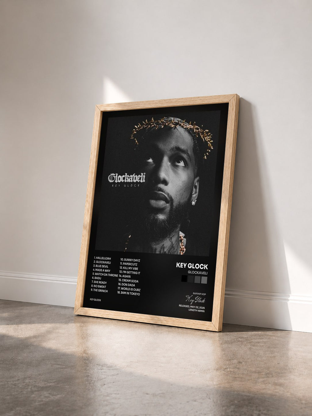 #bois Tableau de l'album Glockaveli de Key Glock vu de trois quarts, cadre en bois brut